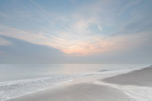 Minimalisme Noordzee  van Ingrid Van Damme fotografie