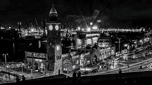 Hamburg Landungsbrücken bei Nacht
