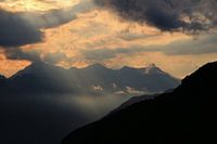 Avondlicht in de Zwitserse Alpen