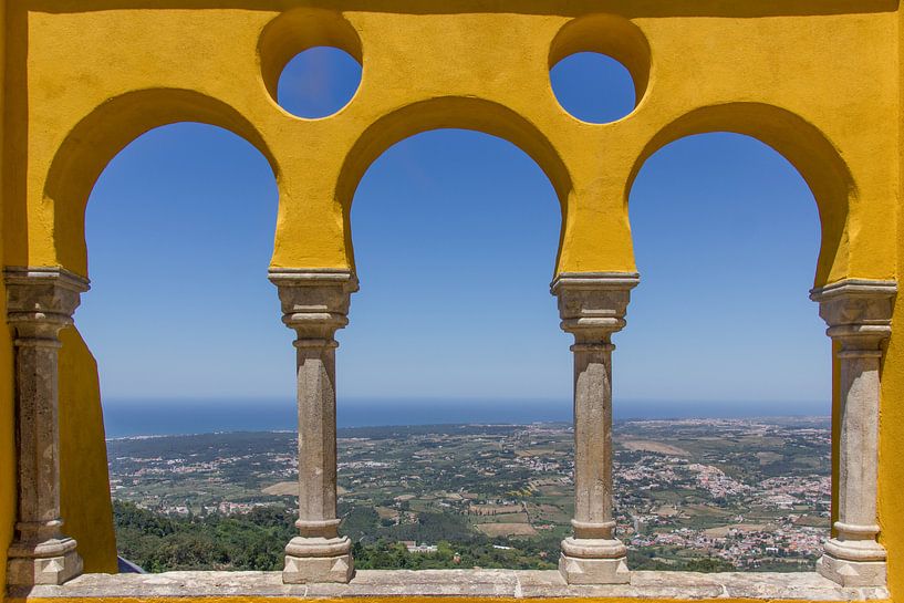 Uitzicht op Sintra vanuit Palacio da Pena van Michèle Huge