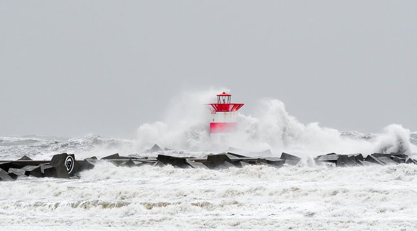 Extremely high waves at Scheveningen by Hans Overduin