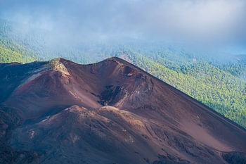 Der imposante Vulkankrater von Tajogaite im sanften Licht – La Palma