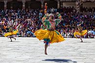 Dansende monniken tijdens het dragon festival in Thimphu Bhutan. Wout Kok One2expose van Wout Kok thumbnail