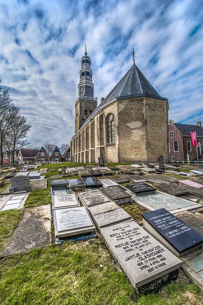 Kerk en kerkhof van het Friese plaatsje Hindeloopen van Harrie Muis