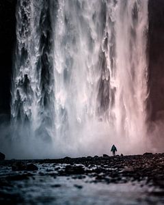 Skogafoss waterval, IJsland van Harmen van der Vaart