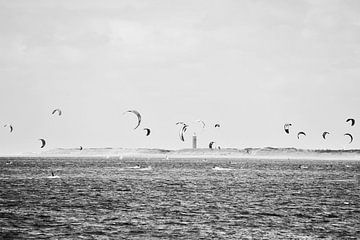 Kitesurfers at Brouwersdam – Black-and-white photography by VenVision Art