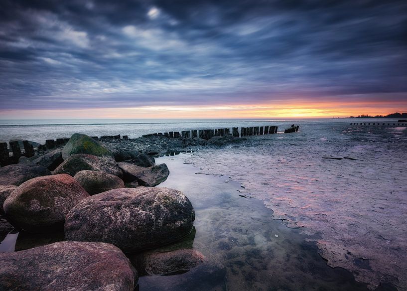 Sunrise at the IJsselmeer by Jos Reimering