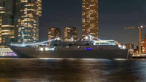 De TCG Anadolu van de Turkse Marine in Rotterdam.