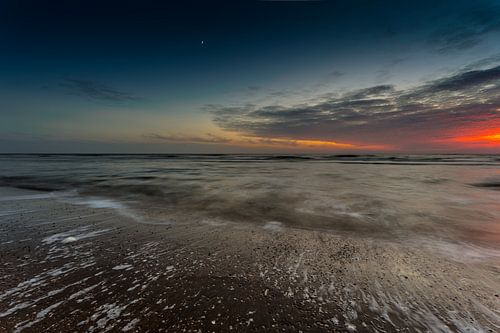 zonsondergang aan zee
