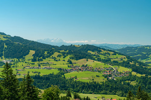 Steibis met uitzicht op de Säntis en het Appenzeller Land vanaf de Hündle