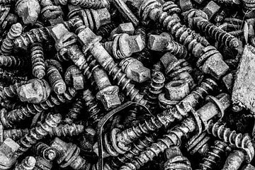 Rusty screws by Norbert Sülzner