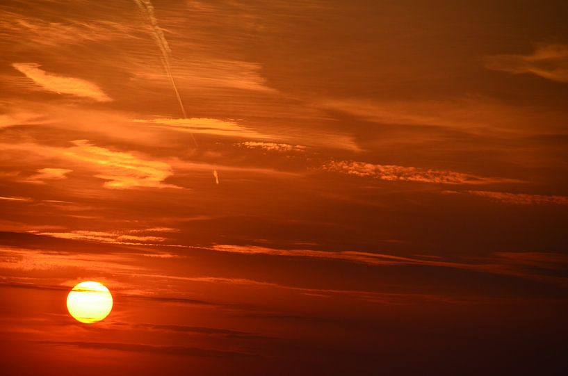 Gloeiende Zon en hemel  von Marcel van Duinen