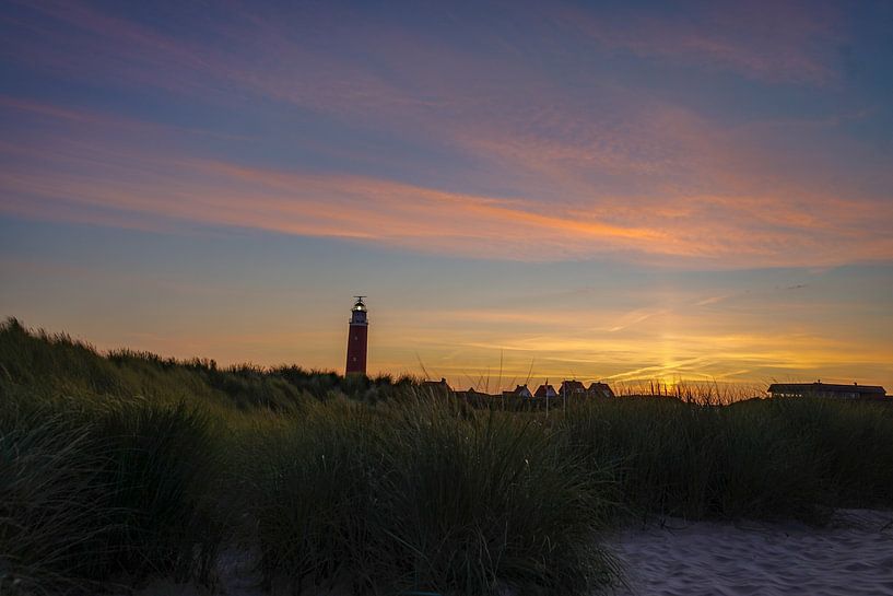 Phare de Texel avec colonne solaire au lever du soleil par BekijkhetmetWim