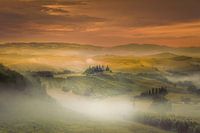 Foggy sunrise in Tuscany ...