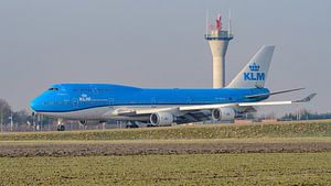 Rollender KLM Boeing 747-400 Jumbojet.