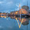 Hafen von Den Helder während der blauen Stunde. von Justin Sinner Pictures ( Fotograaf op Texel)