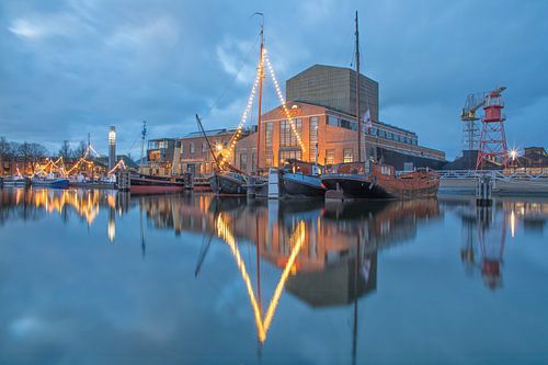 Haven van Den Helder tijdens het blauwe uur.