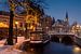 Historisches Zentrum von Alkmaar - Blumenkahn und Waag-Turm im Winter von Keesnan Dogger Fotografie