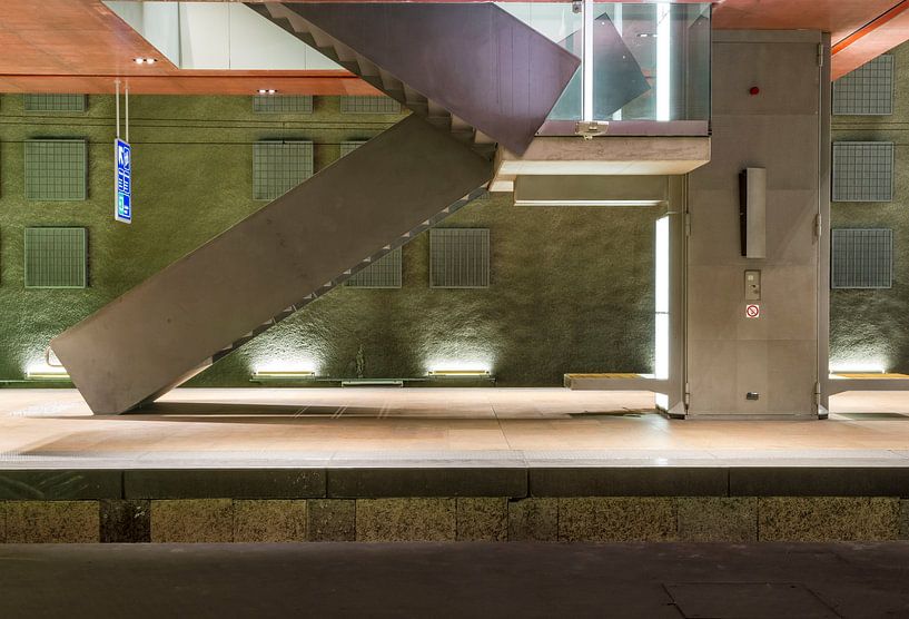 Roltrap in station par Nancy Bogaert