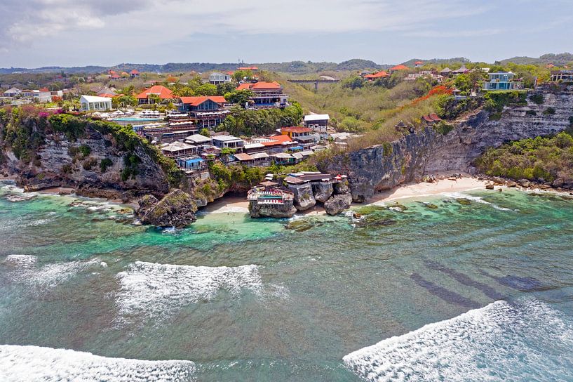 Luftaufnahme des Suluban-Strandes in Uluwatu auf Bali in Indonesien von Eye on You