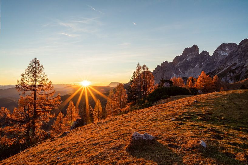 Zonsondergang in de Oostenrijkse Bergen van Coen Weesjes