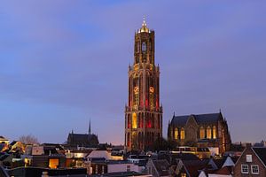 Stadsgezicht van Utrecht met roodwitte Domtoren, foto 2 van Donker Utrecht