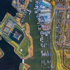 Luchtfoto Kasteel Muiderslot van bovenaf van Liset Verberne