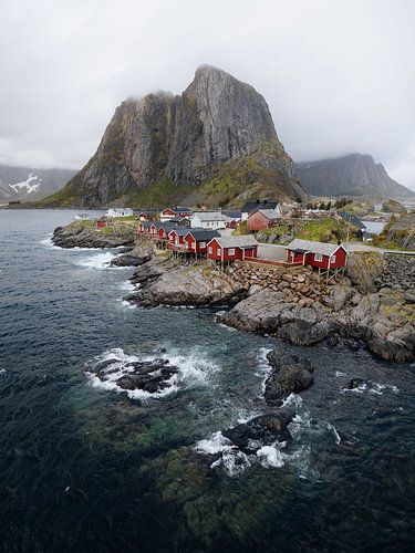 Rote Fischerhäuschen auf den Lofoten