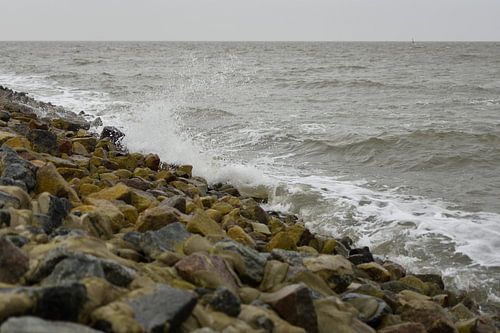 Waves beat against the dike