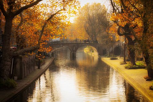 Herfst in Utrecht, De Geertebrug over de (G)Oudegracht in Utrecht in het herfstlicht van André Blom Fotografie Utrecht