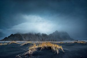 Schwarzer Strand am Meer auf Island von Voss Fine Art Fotografie