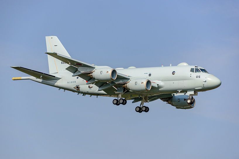 Landing Japanese Kawasaki P-1 patrol aircraft. by Jaap van den Berg