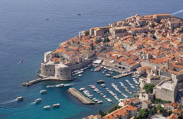 Uitzicht op het oude centrum van Dubrovnik van Reis Genie
