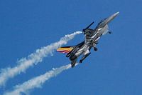 F16