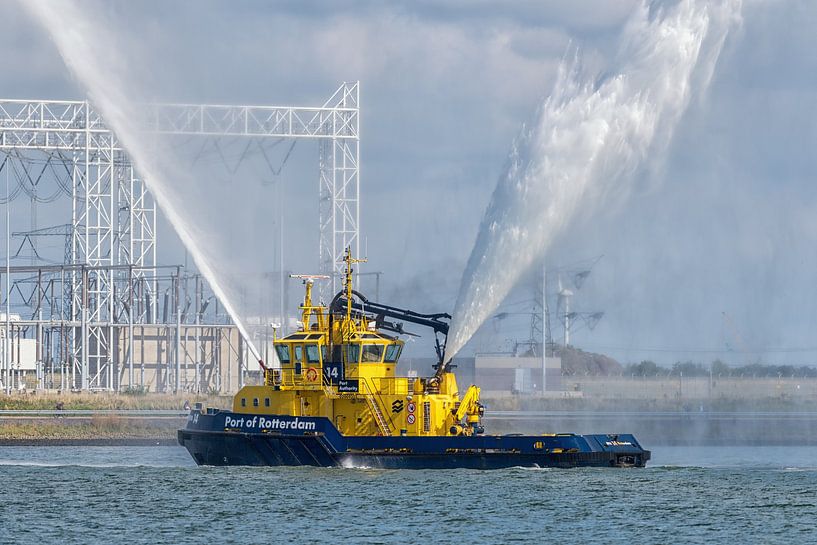 rpa boat gives away demo during trial closure of maesland barrier by Arthur Bruinen