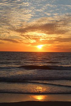 Sonnenuntergang mit Spiegelung auf bei Westerland aufSylt
