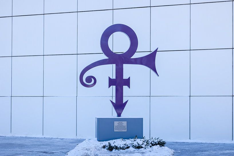 Prinz-Symbol im Paisley Park in Chanhassen Minnepolis im Schnee von Eric van Nieuwland