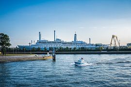SS Rotterdam by Ed van der Hilst