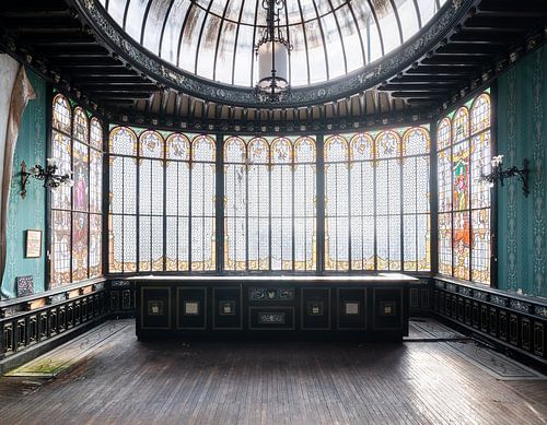 Beautiful abandoned winter garden. by Roman Robroek - Photos of Abandoned Buildings