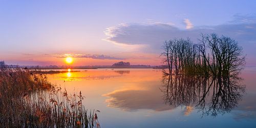 Zonsopkomst in Tusschenwater