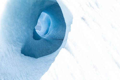 La grotte bleue du monde de glace sur Alex Pansier