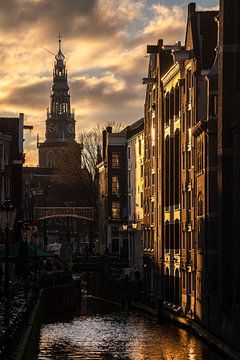Golden glow over Amsterdam van Amsterdam Enthusiast