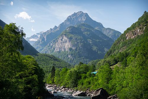 Hiking at Lago di Vogorno