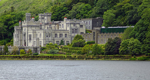 Kylemore Abbey is de oudste Ierse Benedictijner abdij.