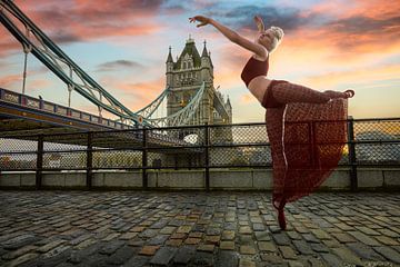 Rote Ballerina in London