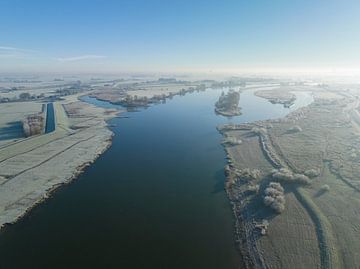 Zonsopgang over de IJssel in de IJsseldelta in de winter