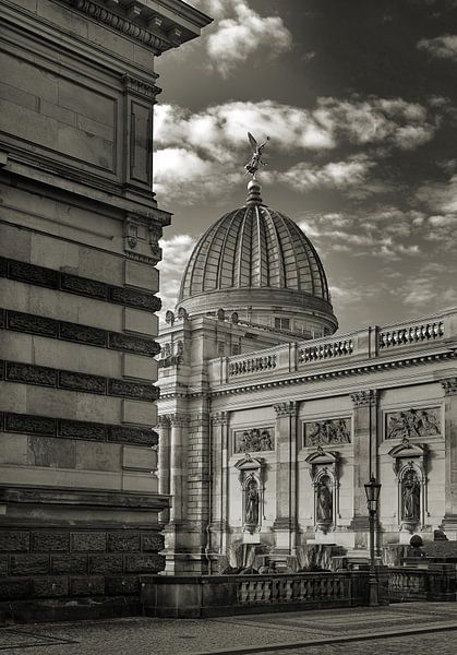 Dresden University of Fine Arts by Heiko Kueverling