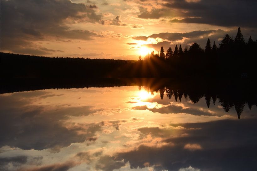 Ein Sonnenuntergang über dem See von Claude Laprise