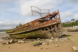 HDR urbex Cimetiere a bateaux scheepskerkhof te Quelmer bretagne