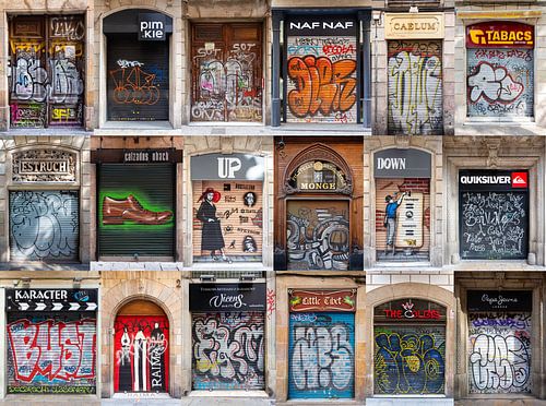Collage, graffiti sur des volets à Barcelone sur Inge van den Brande